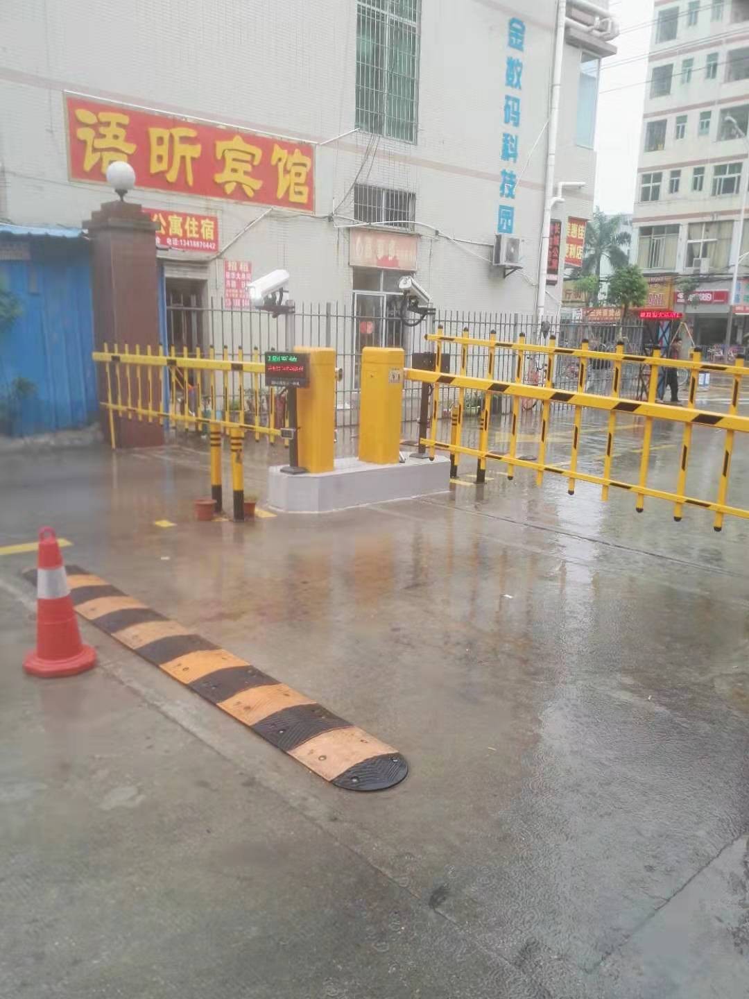 安裝長(zhǎng)圳工業(yè)區(qū)出入口自動(dòng)擋車系統(tǒng)/維修自動(dòng)擋車道閘廠家